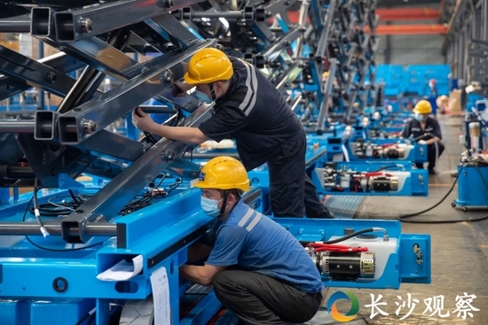 ▲ 图为湖南星邦智能装备股份有限公司生产车间