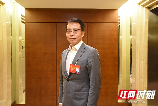 省第十二次党代会代表,湘潭市委副书记,市人民政府副市长、代理市长胡贺波。