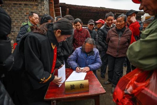 被告在调解书上签字