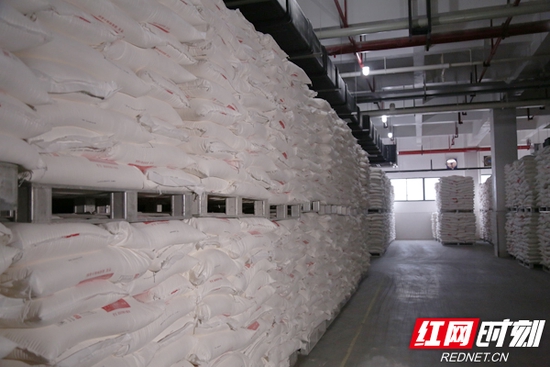 湖南裕湘食品宁乡公司内存放的市级成品储备粮（面粉）。