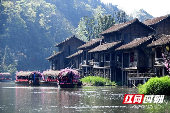 桃花源实景演出现场。