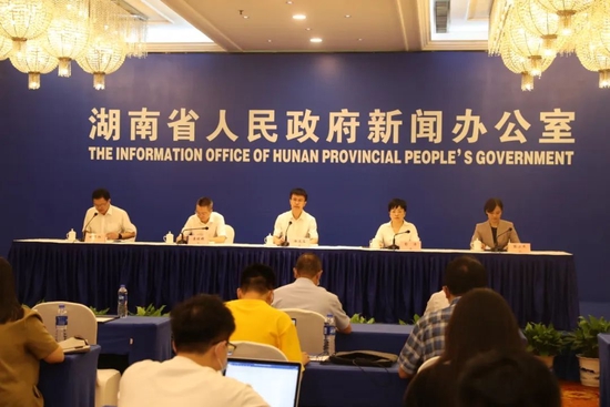 ▲ 8月24日，湖南省政府新闻办举行新闻发布会，透露2022世界计算大会将于9月16-17日在长沙举行。