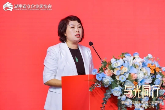新会长周志梅发表就职演说