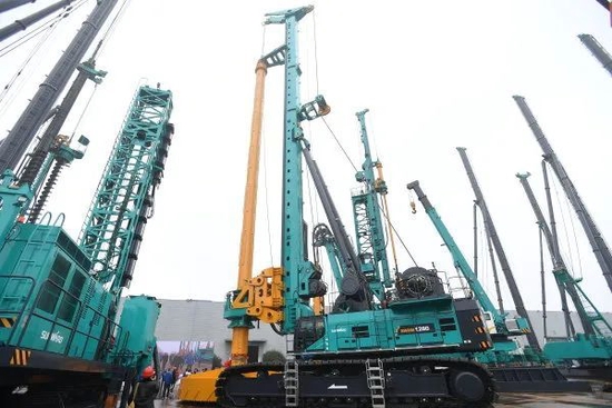 (1月7日,山河智能发布世界最大旋挖钻机。湖南日报全媒体记者 辜鹏博 摄)