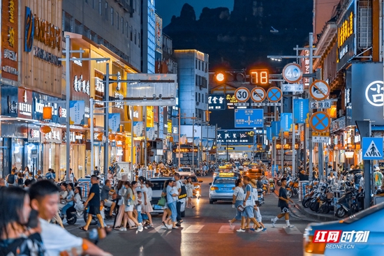 南正街夜景。