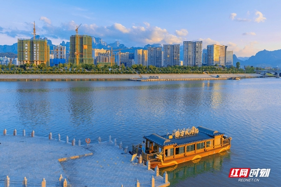 大庸古城的游船正在等待它的乘客。