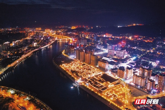 航拍张家界市区夜景。