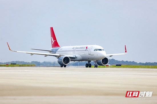 湖南航空将为前往长白山观光的游客架起快捷的空中桥梁。
