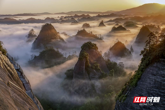 万佛山风景名胜区。