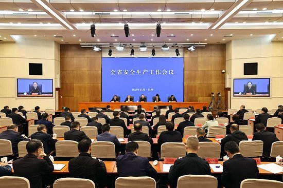 11月29日，全省安全生产工作会议现场。
