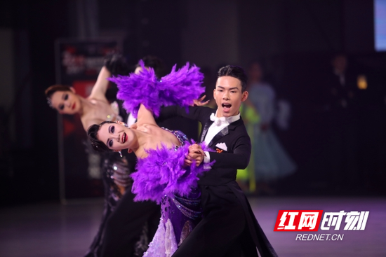 参赛者以精彩的舞艺，彰显了湖南青少年积极向上的精神面貌。