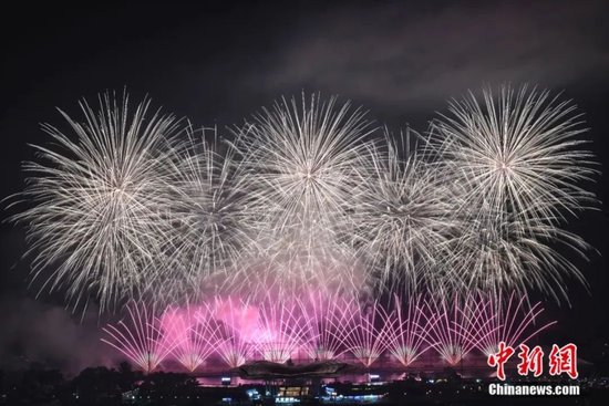 第五届湖南浏阳焰火大会在浏阳天空剧院上演