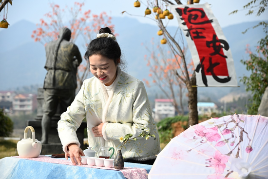 江畔品茶 摄影 李芳森