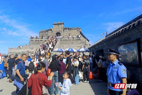 南岳衡山景区再创旅游新高,“五一”共接待游客94.59万人次。