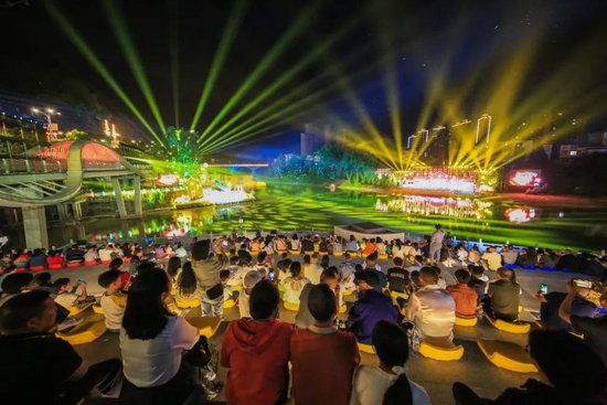 《酉水飞歌》实景演出在湘鄂两省交界处的酉水河畔绚丽登场