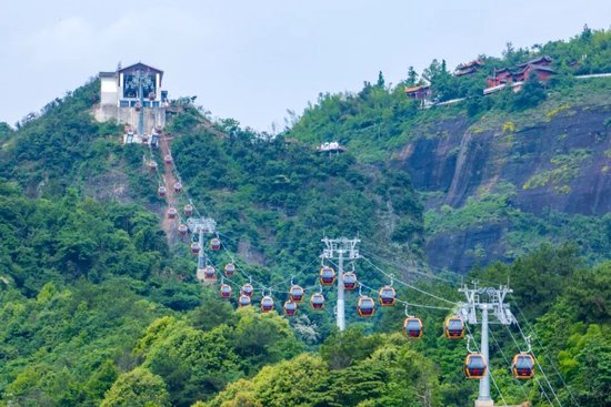 崀山景区八角寨。湖南日报全媒体记者 李健 童臻熙 傅聪 摄