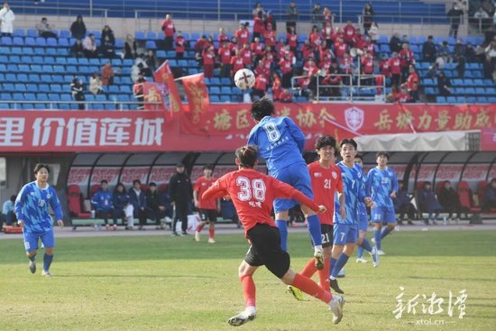 岳塘区队与湖南科技大学队比赛现场。（全媒体记者 罗韬 摄）