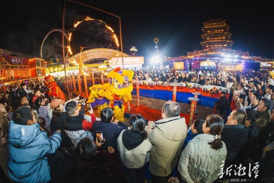 万楼・芒果青年码头民俗闹春活动现场。（全媒体记者 方阳 摄）