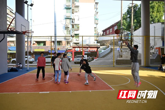 在长沙，桥下的空间正焕发新生，点燃市民们的运动热情。