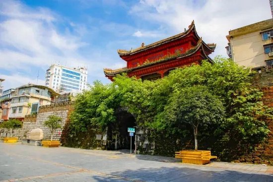 漫步宝庆里文化街区，沉浸式感受古城的烟火与风雅
