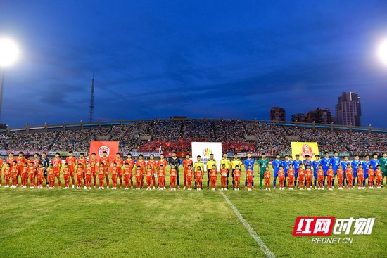 7月26日晚，2026湘超联赛首轮展开较量，湘潭队坐镇主场迎战怀化队