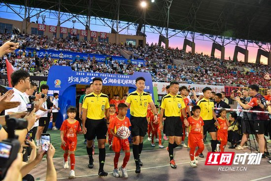 裁判员、运动员入场