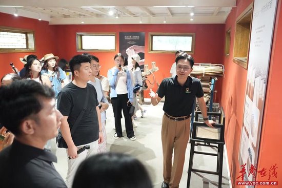 媒体团参观了解修山面发展历程。 湖南日报全媒体记者 李健 摄