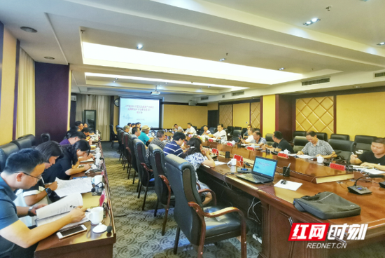 7月2日,怀化市召开《千里沅江生态文化旅游产业黄金走廊项目可行性研究报告》研讨会。