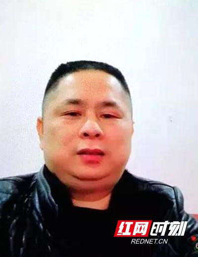向忠庆。