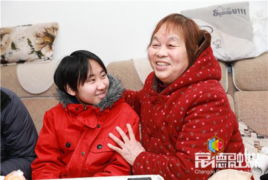 她怎么都没想到 19年后 这位小女孩会回常德找她