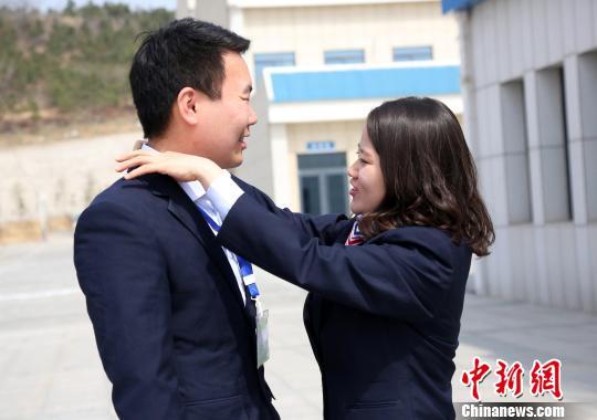 刘灿与温祝静今年春节期间举行了婚礼。　王娇妮 摄