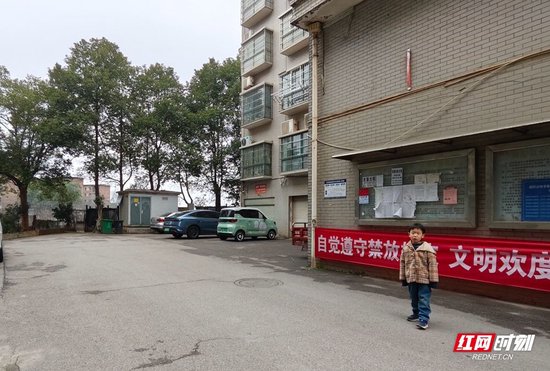 大年初五的小区路面显得格外清爽