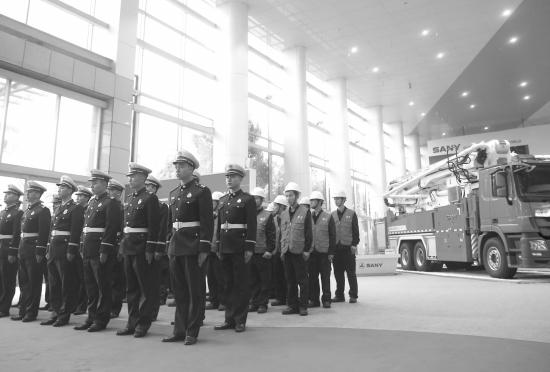 湖南成立全国首个省级消防救援重型工程机械大队