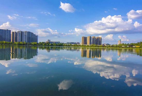 8月3日,长沙天空漂浮着朵朵积云。当你看到积云的时候,天气晴朗,阳光充足。图/吴非