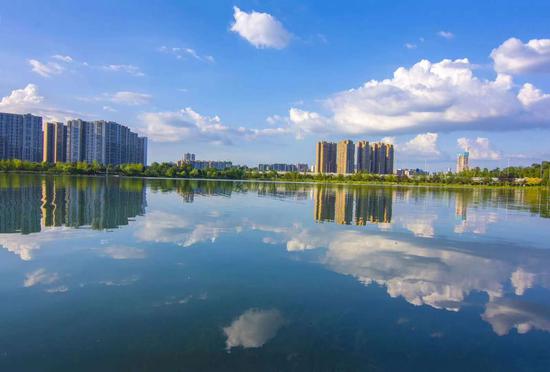  8月3日，长沙天空漂浮着朵朵积云。当你看到积云的时候，天气晴朗，阳光充足。图/吴非