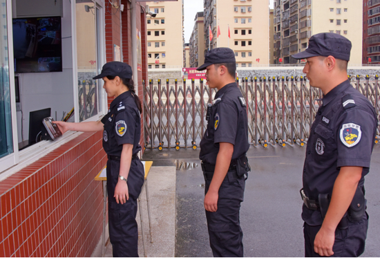 邵阳快警巡逻打卡。