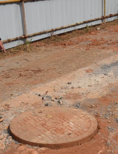 双峰一青年在深污水井爬行400余米救起6岁儿童