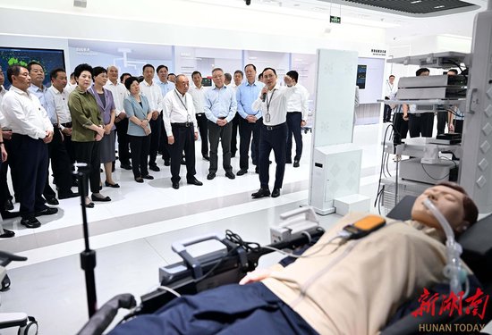 (9月23日,湖南省党政代表团考察了迈瑞生物医疗电子股份有限公司。 )