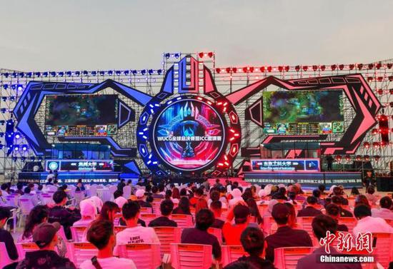 资料图:2019WUCG三亚电竞节在海南三亚半山半岛帆船港开幕,图为比赛现场。 中新社记者 骆云飞 摄