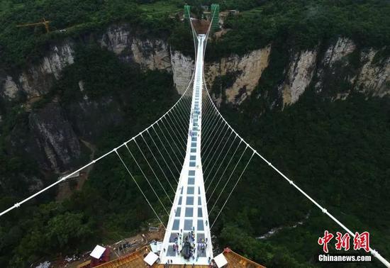 张家界大峡谷玻璃桥。杨华峰 摄