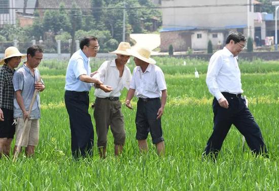 中共中央政治局常委、国务院总理李克强在湖南省委书记杜家毫、省长许达哲陪同下在衡阳、长沙考察。