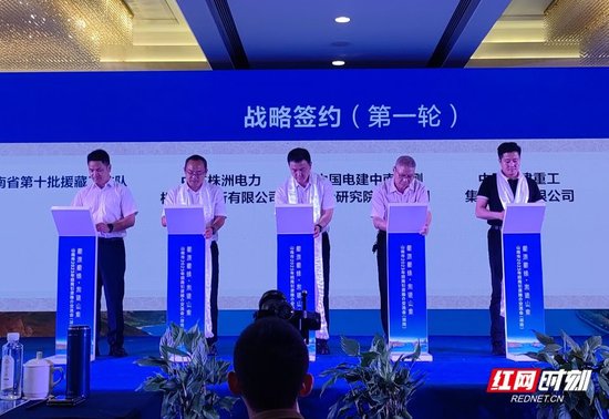  13个项目在会上签约（4个项目正式签约）。