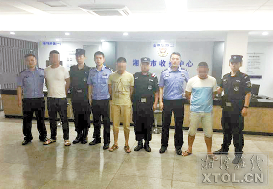 3名涉恶团伙成员被抓捕归案。(记者 刘建强 摄)