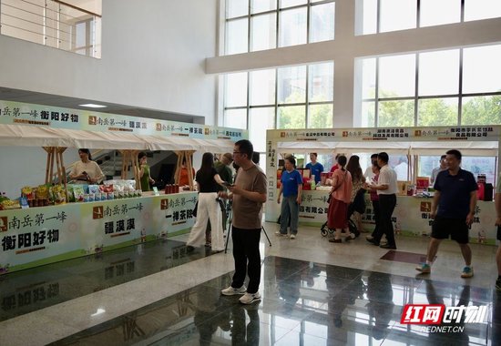 雁峰区精心打造的“非遗匠心市集”首次进驻剧场。