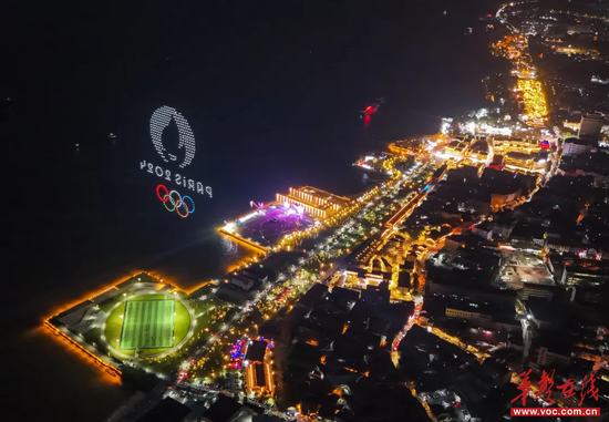 (岳阳港工业遗址公园夜景。彭正阳 摄)