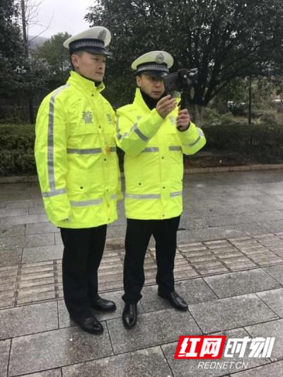 郴州公安交警开展二次事故预防直播活动