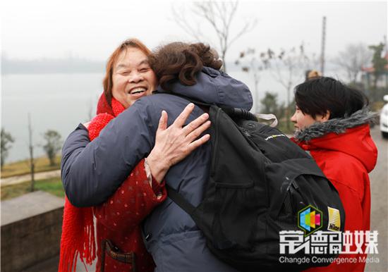 她怎么都没想到 19年后 这位小女孩会回常德找她