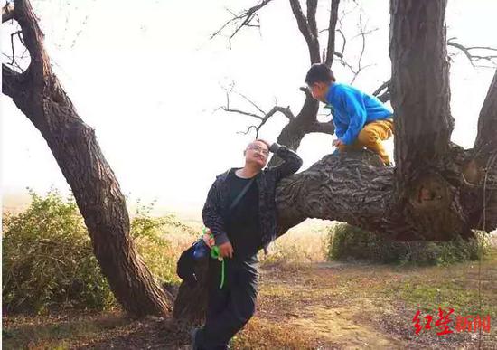 罗格与儿子罗汉 本文图片均来自红星新闻