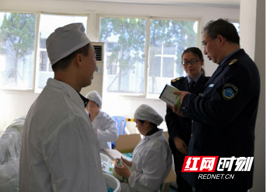 消毒产品国家随机监督抽检工作现场。
