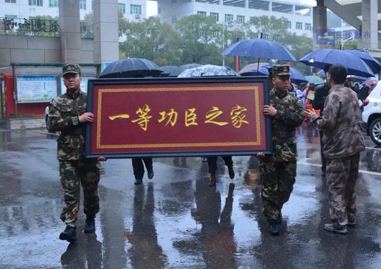 3月10日，长沙市雨花区圭塘街道雨花家园社区服务中心锣鼓声声、热闹非凡